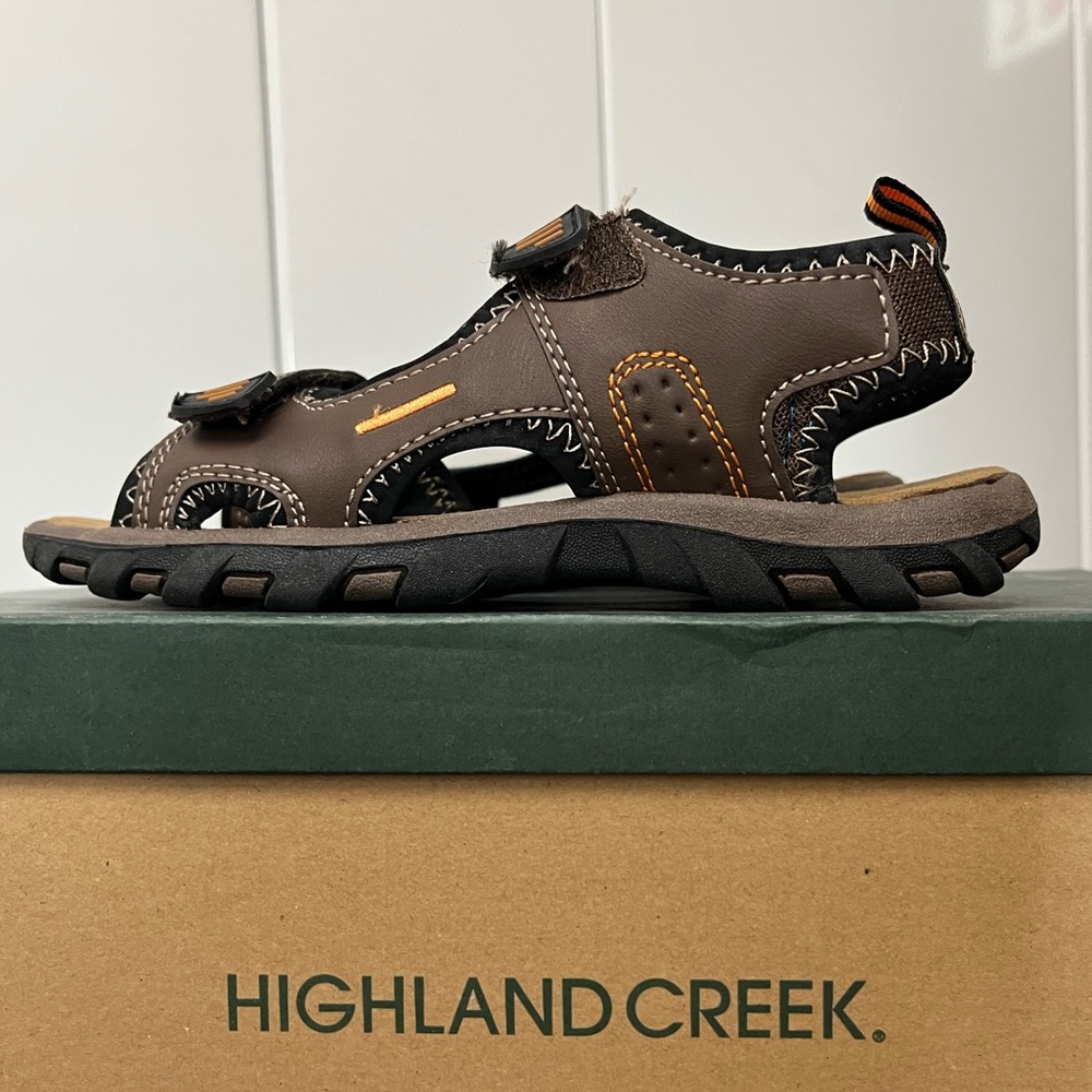 NEW Highland Creek Royce Youth Kids Sandals Casual Size 3 Little Boy Brown Black